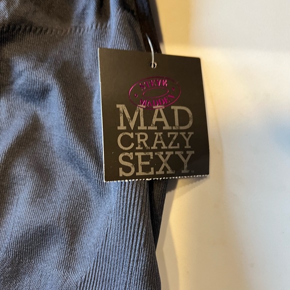 Steve Madden Racer Back Long Crop Top in Navy. Size M. - Picture 2 of 6